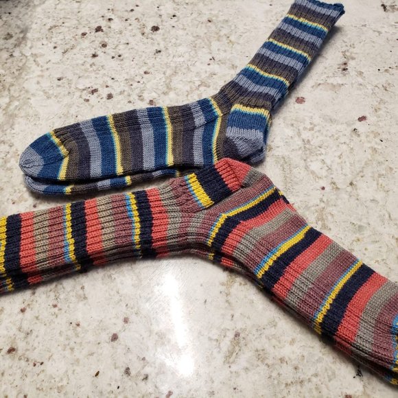 Hand knitted Socks Women 8-10 Men 7-9 - Picture 3 of 16